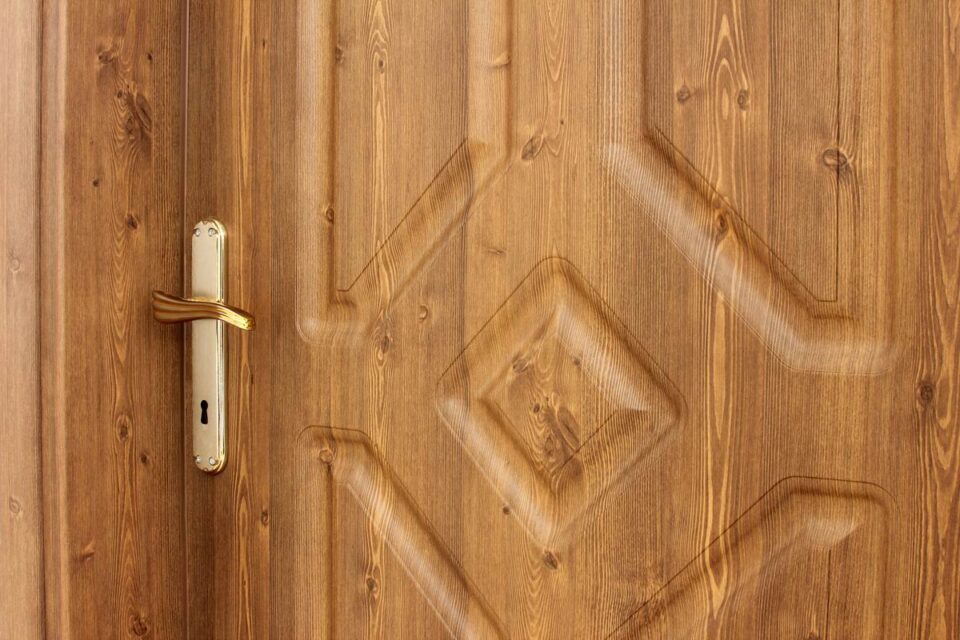 Fabrication de portes en bois sur mesure